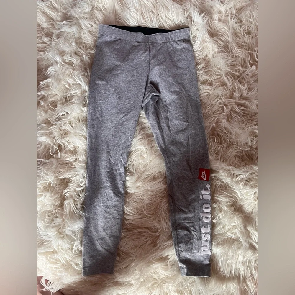 Nike Women's Gray Leggings - Picture 2 of 5